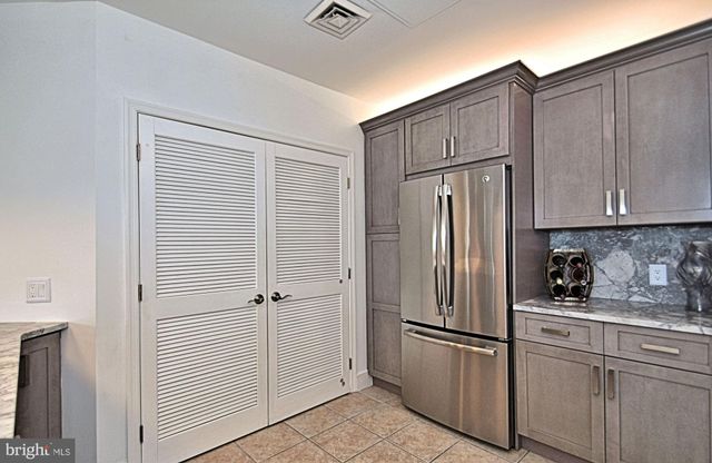 $445,000 | 1600 Arch Street, Unit 1220, Philadelphia, PA 19103