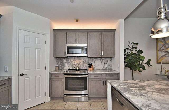 $445,000 | 1600 Arch Street, Unit 1220, Philadelphia, PA 19103