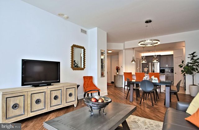 $445,000 | 1600 Arch Street, Unit 1220, Philadelphia, PA 19103