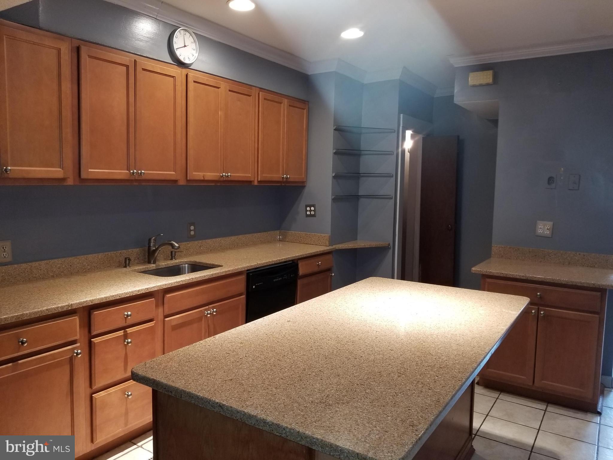 7040 Belclare Road Baltimore, MD 21222 - Photo 3 of 35