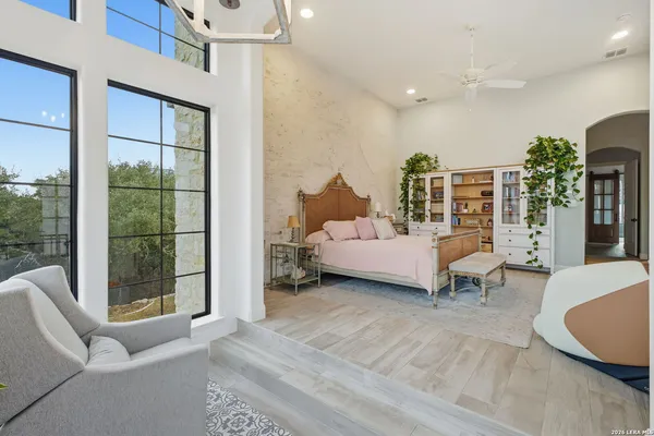 a view of a livingroom with an empty space