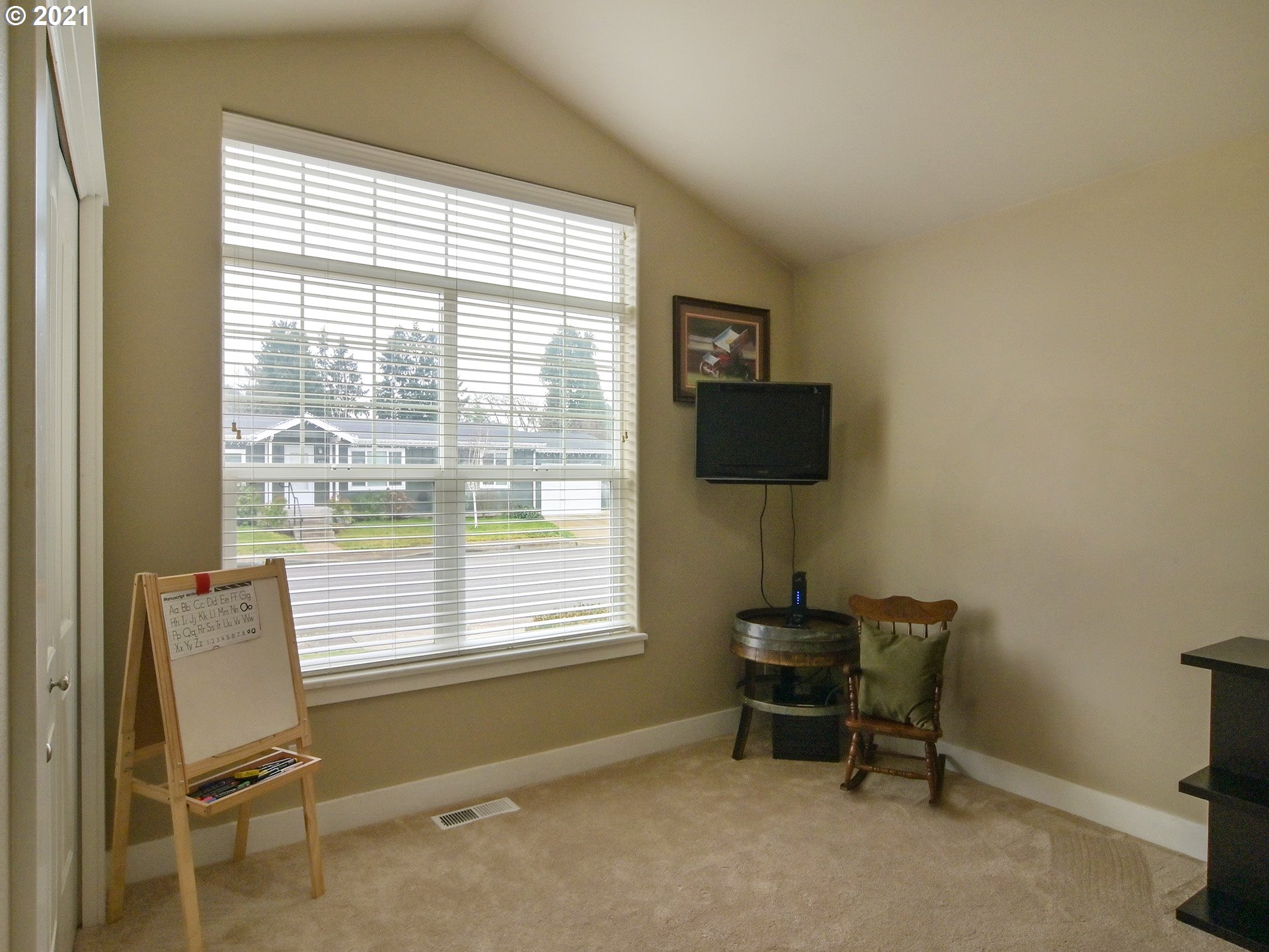 4064 Redwood Drive Springfield, OR 97478 - Photo 22 of 32 Gallery Image 22