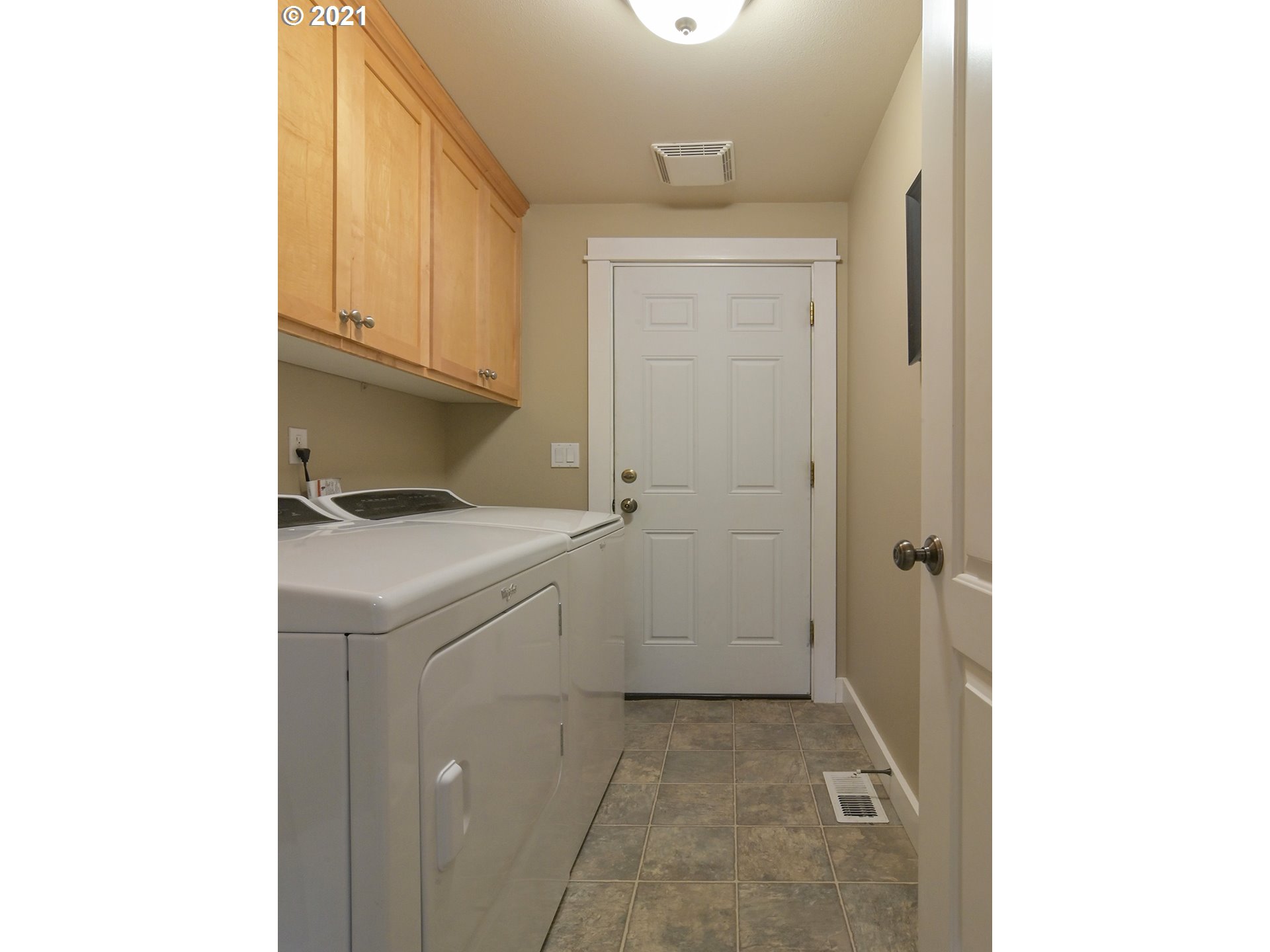 4064 Redwood Drive Springfield, OR 97478 - Photo 26 of 32 Gallery Image 26