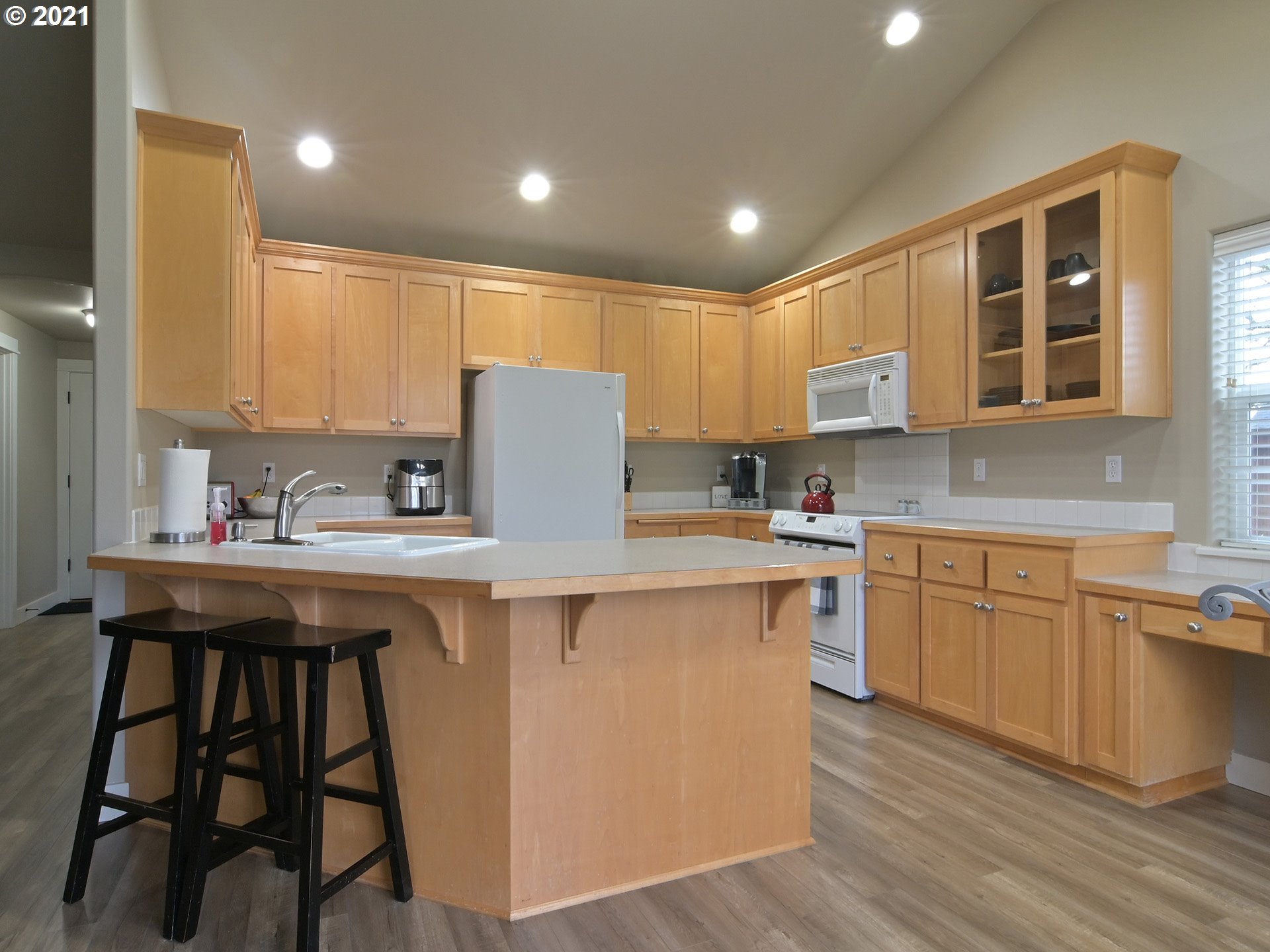 4064 Redwood Drive Springfield, OR 97478 - Photo 8 of 32 Gallery Image 8