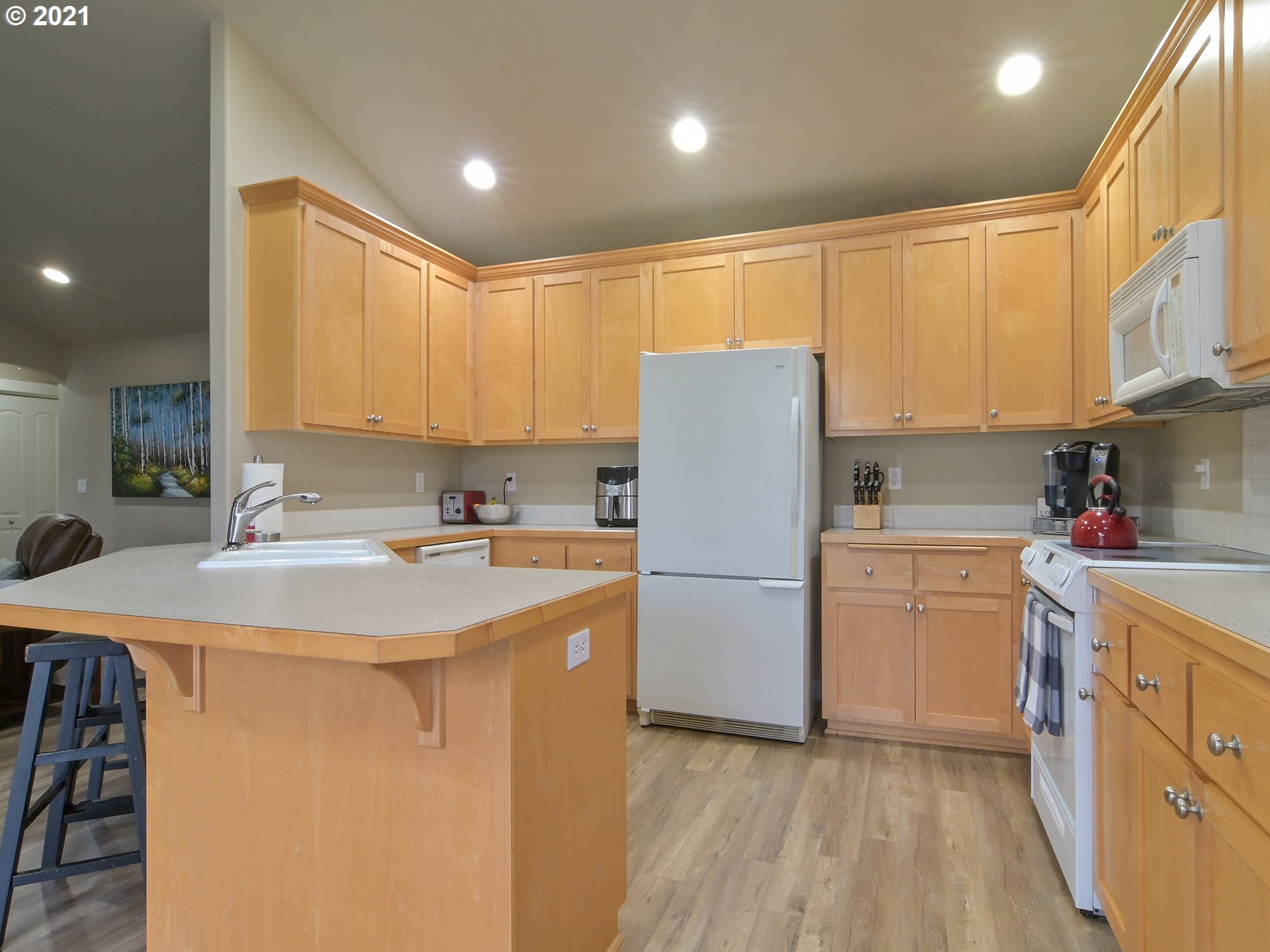 4064 Redwood Drive Springfield, OR 97478 - Photo 9 of 32 Gallery Image 9