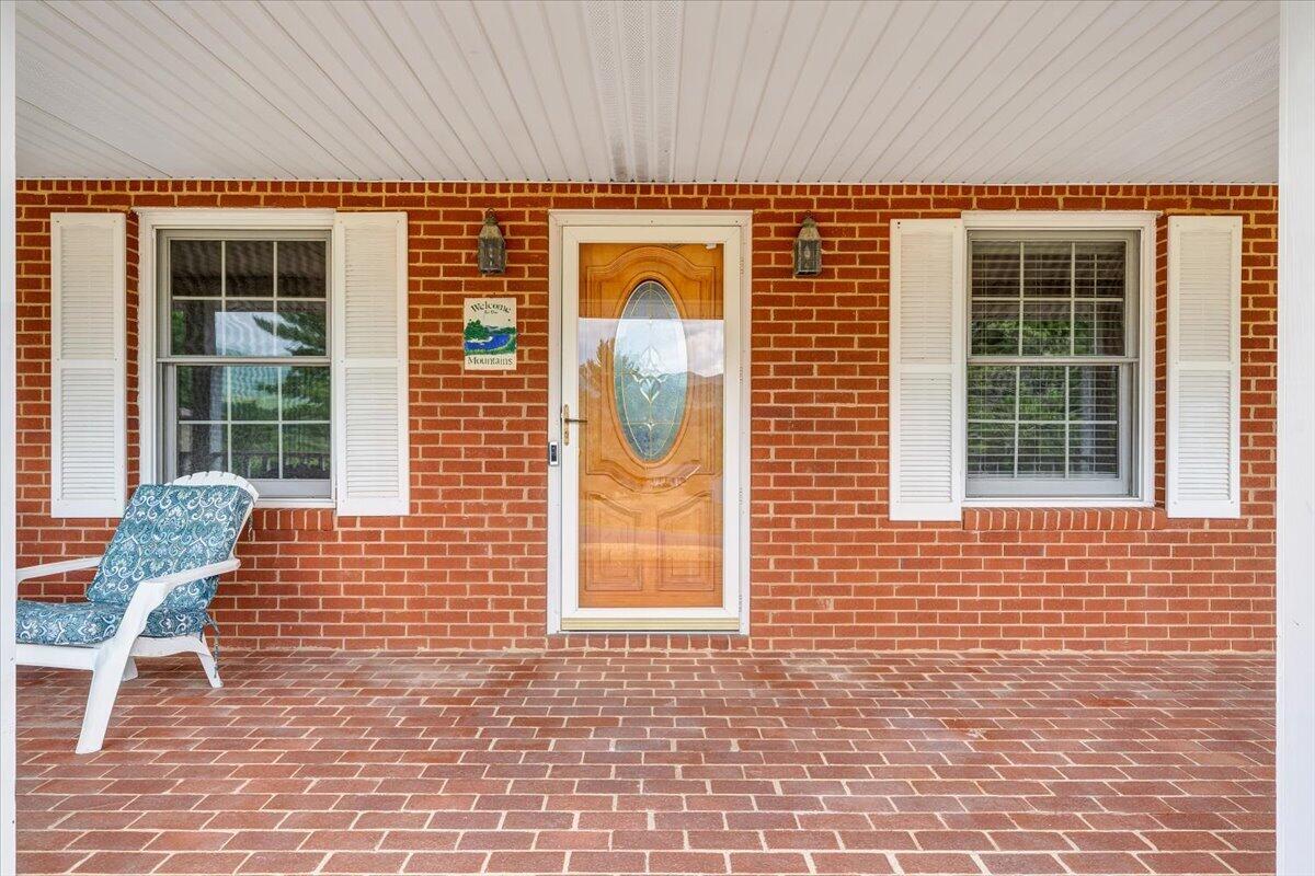 7031 Highfields Farm Trail Roanoke, VA 24018 - Photo 2 of 88 002-MIB08097