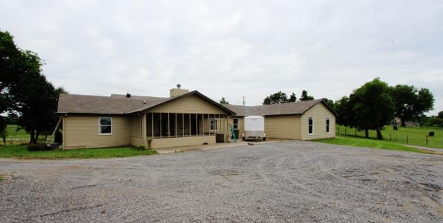 7150 Franklin Road Lebanon, TN 37090 - Photo 5 of 20 Large gravel driveway provides plenty of parking. Has both open patio and covered/screened patio (new screen in process)