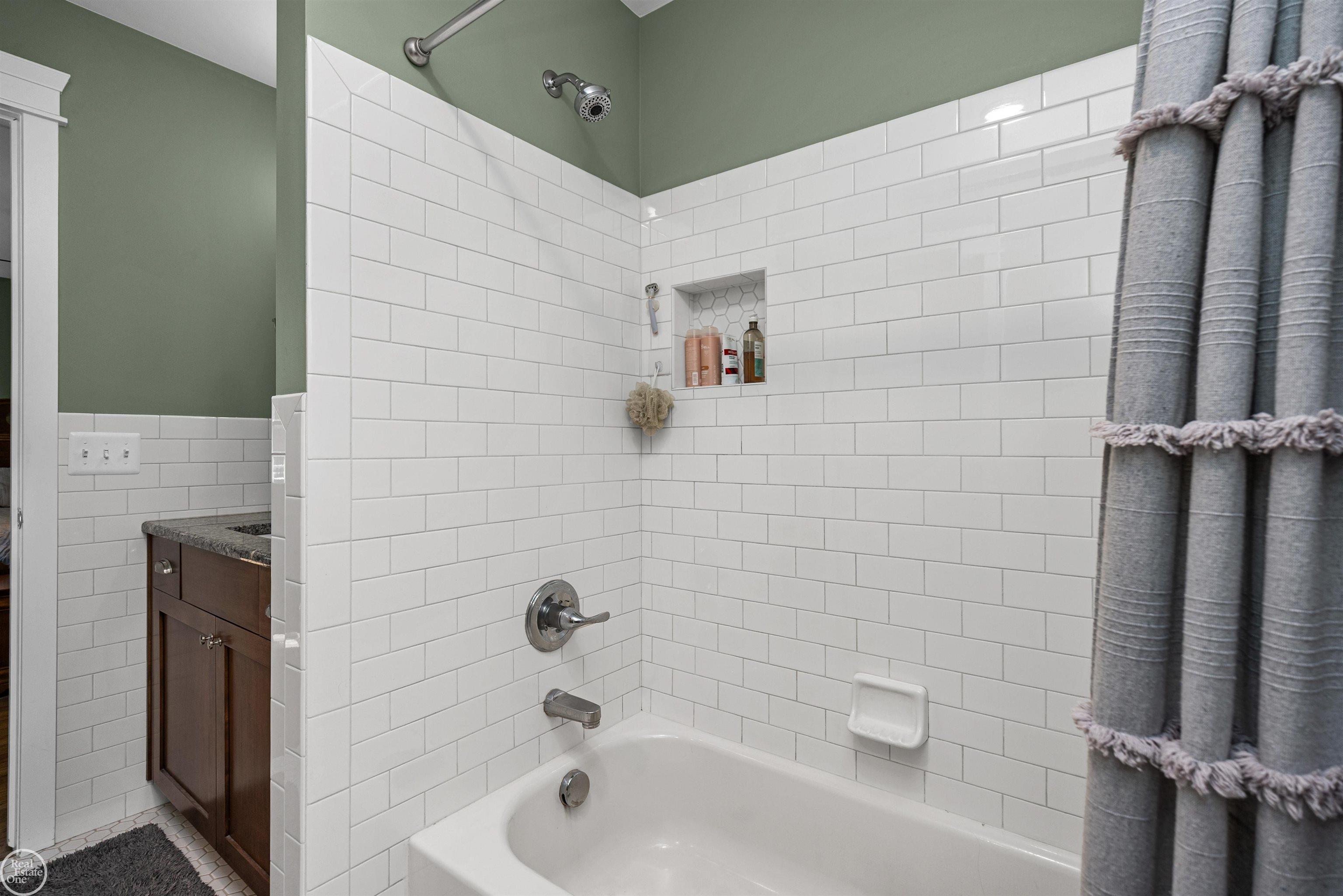 64110 Campground Road Washington, MI 48095 - Photo 53 of 74 Primary suite bathroom