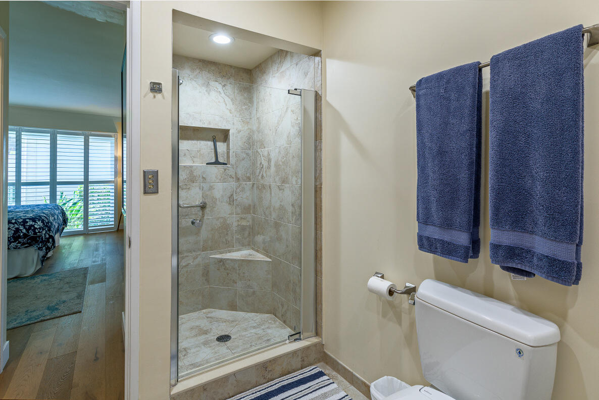 2645 State Street, Unit 2 Santa Barbara, CA 93105 - Photo 13 of 36 Bath Shower