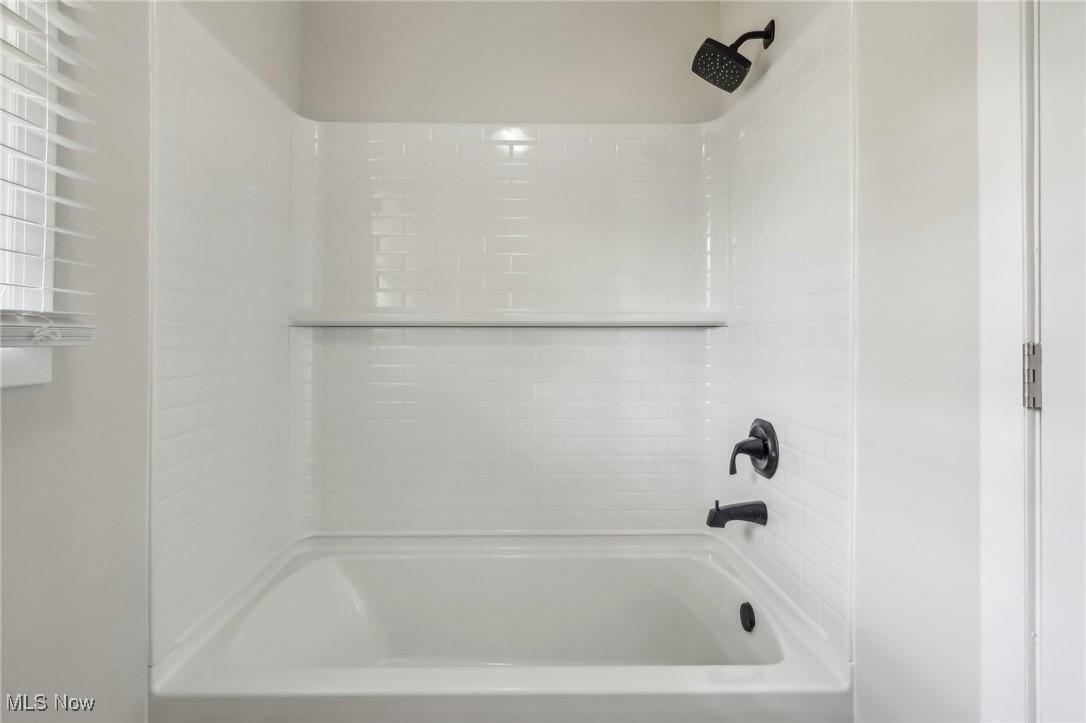 38 Rutledge Drive Youngstown, OH 44505 - Photo 13 of 32 Full bathroom featuring tub / shower combination