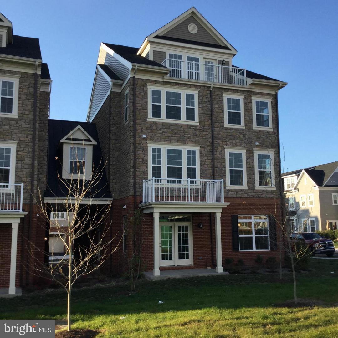 42552 Sunset Ridge Square Ashburn, VA 20148 - Photo 1 of 11 Gallery Image 1