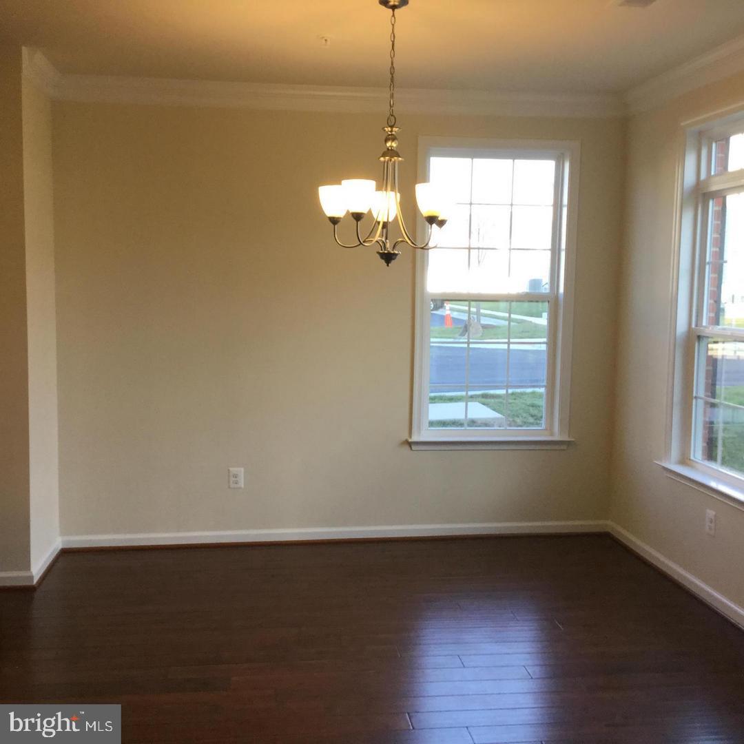 42552 Sunset Ridge Square Ashburn, VA 20148 - Photo 8 of 11 Gallery Image 8