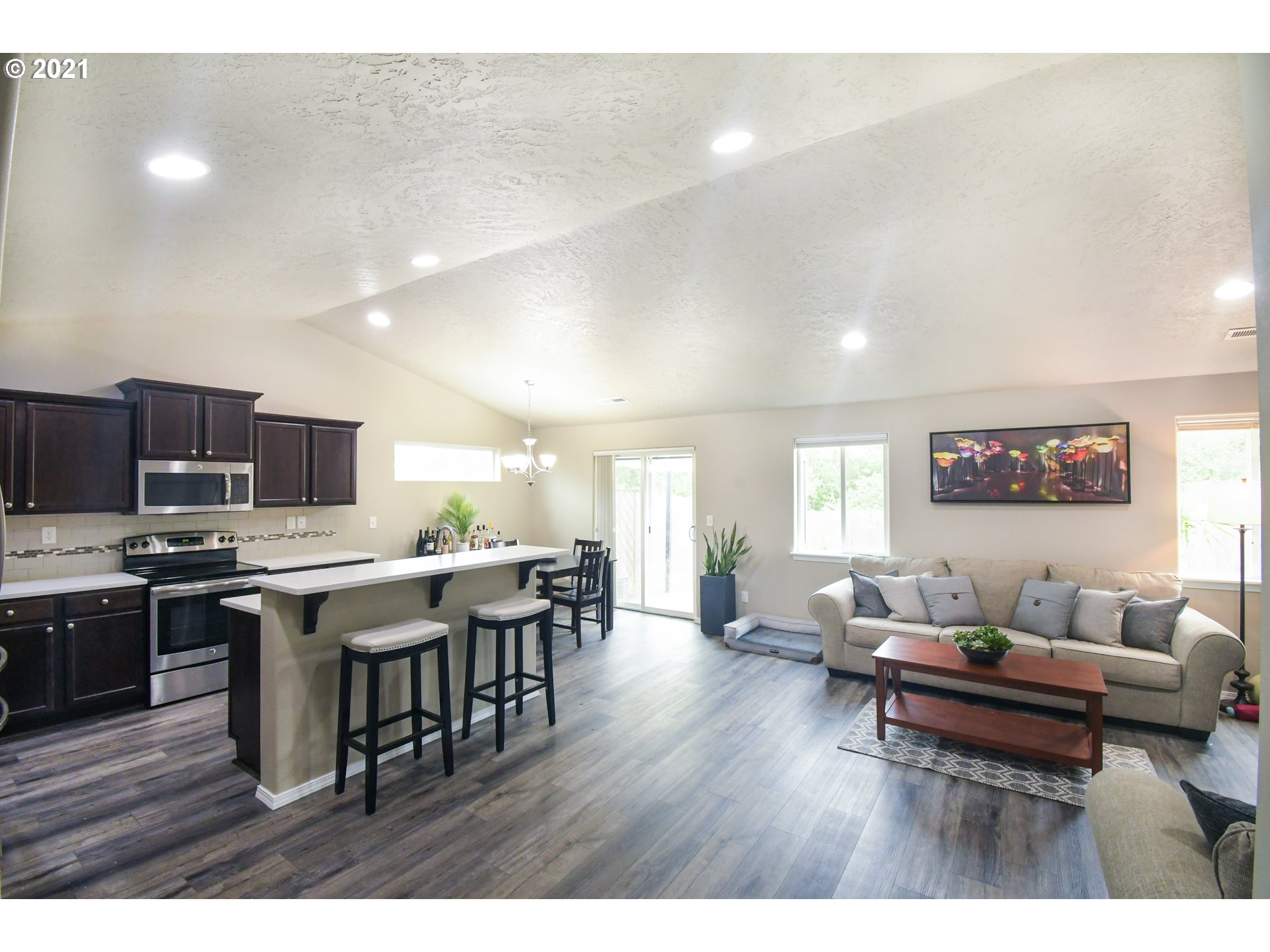 24888 Perkins Road Veneta, OR 97487 - Photo 2 of 21 Gallery Image 2