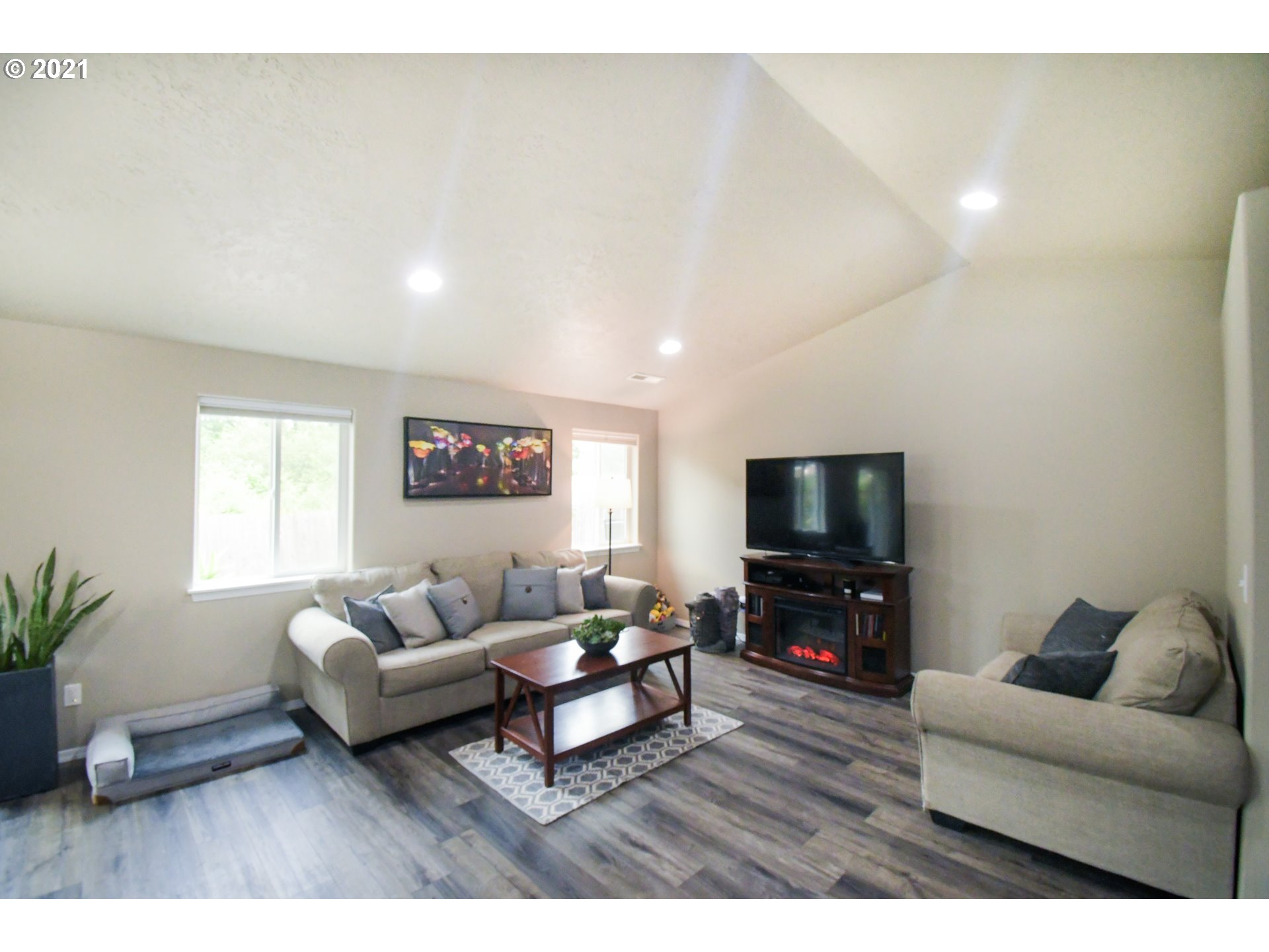 24888 Perkins Road Veneta, OR 97487 - Photo 3 of 21 Gallery Image 3