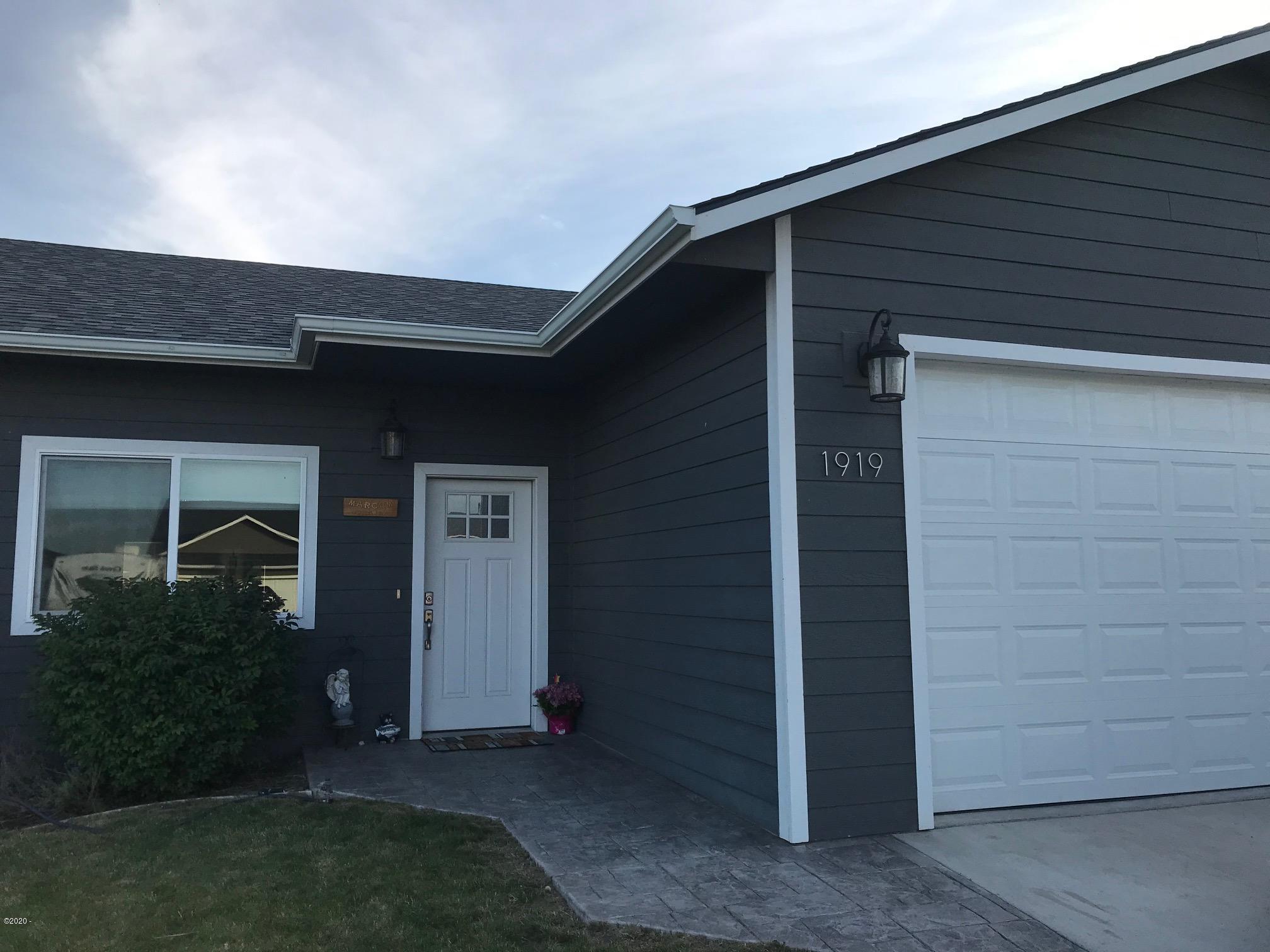 1919 Southwest 1st Street Pendleton, OR 97801 - Photo 1 of 1 Front of house