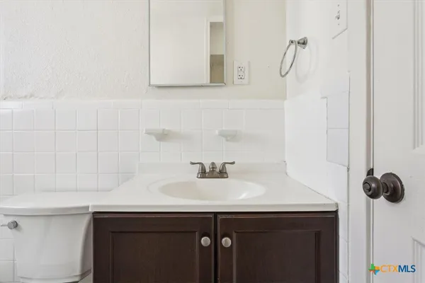 a view of a yard with plants and trees