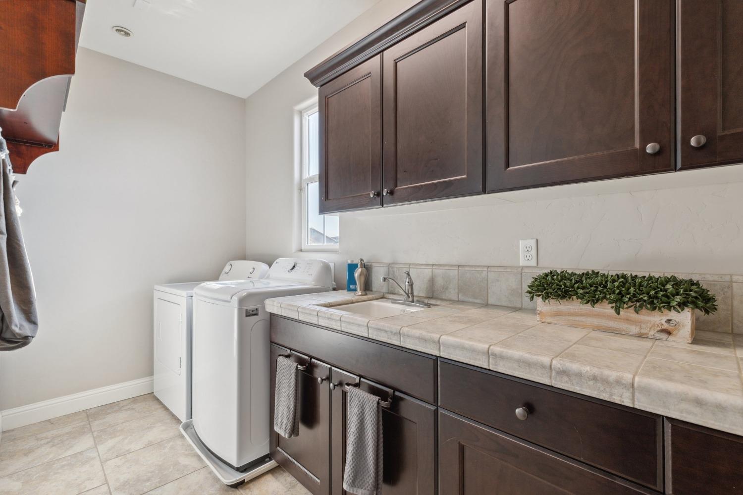 4217 Salem Lane Clovis, CA 93619 - Photo 26 of 57 a bathroom with a sink and a mirror