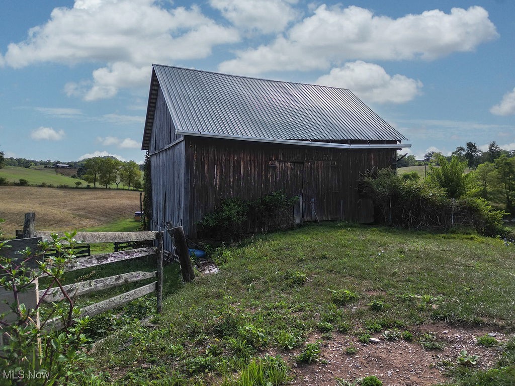Sun Valley Road Washington, WV 26181 - Photo 22 of 49 Barn and pasture