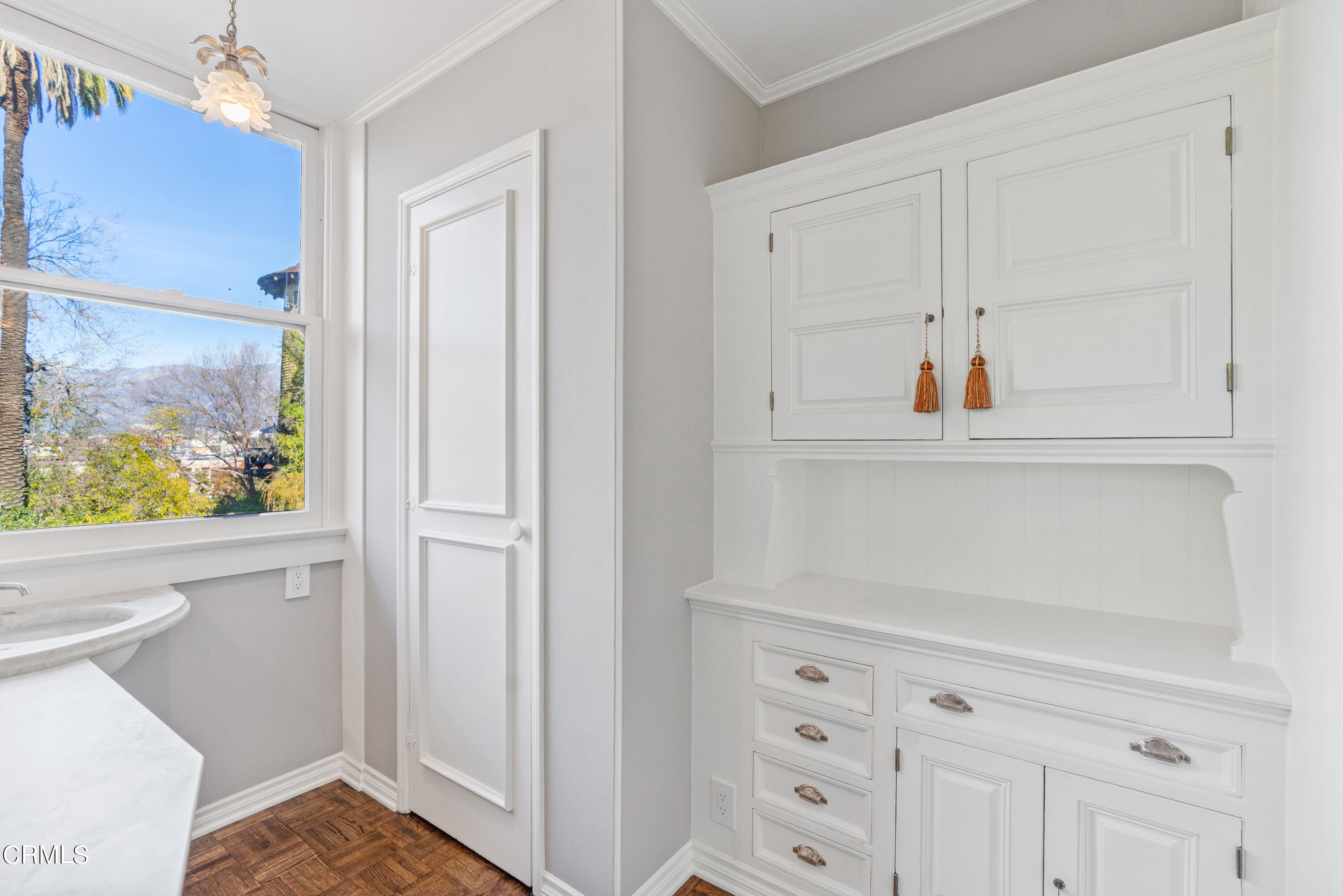 80 Grace Terrace, Unit 5 Pasadena, CA 91105 - Photo 28 of 52 a view of kitchen with wooden floor