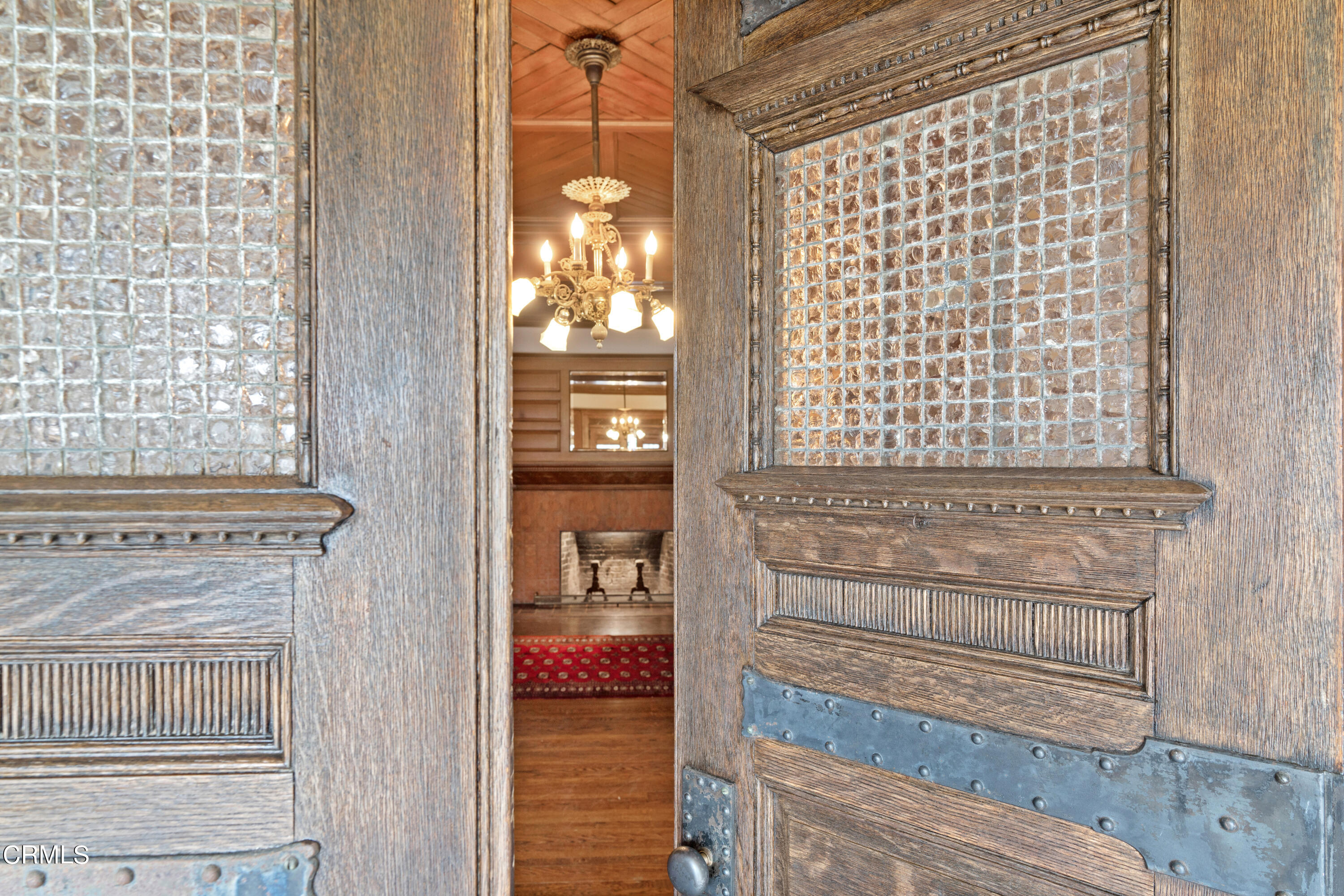 80 Grace Terrace, Unit 5 Pasadena, CA 91105 - Photo 45 of 52 a bathroom with a window