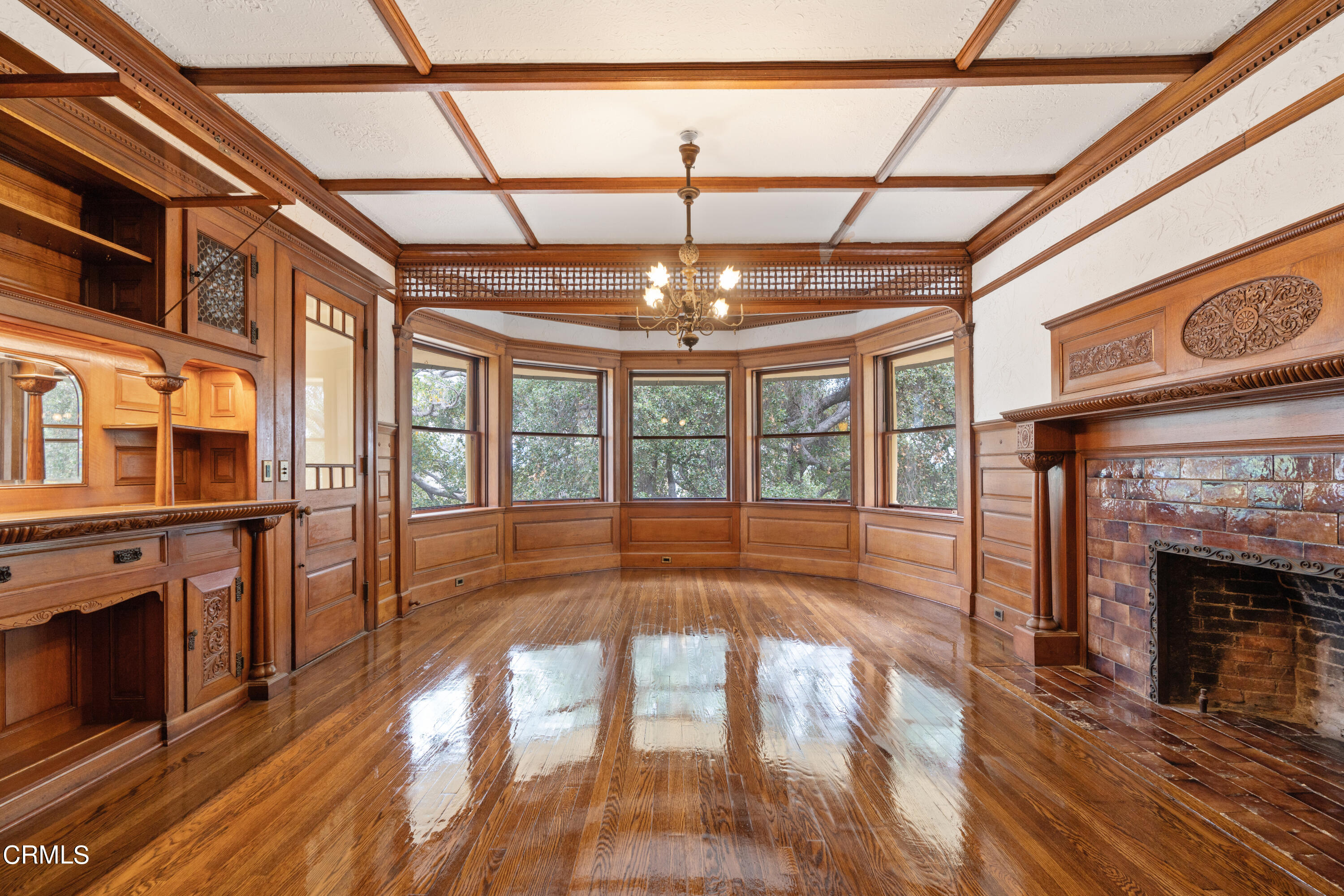 80 Grace Terrace, Unit 5 Pasadena, CA 91105 - Photo 48 of 52 a view of an entryway with a fireplace