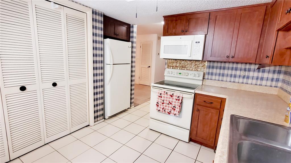603 Baldwin Avenue, Unit B Safety Harbor, FL 34695 - Photo 14 of 32 a kitchen with stainless steel appliances a refrigerator and a stove