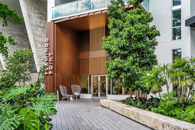 a view of sitting area with furniture and garden