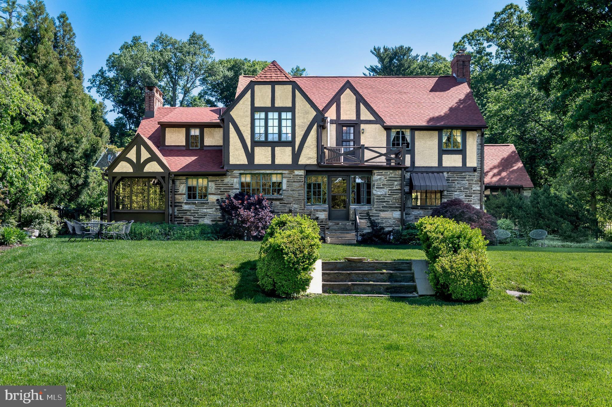 105 Stratford Road Wallingford, PA 19086 - Photo 6 of 39 a front view of a house with garden