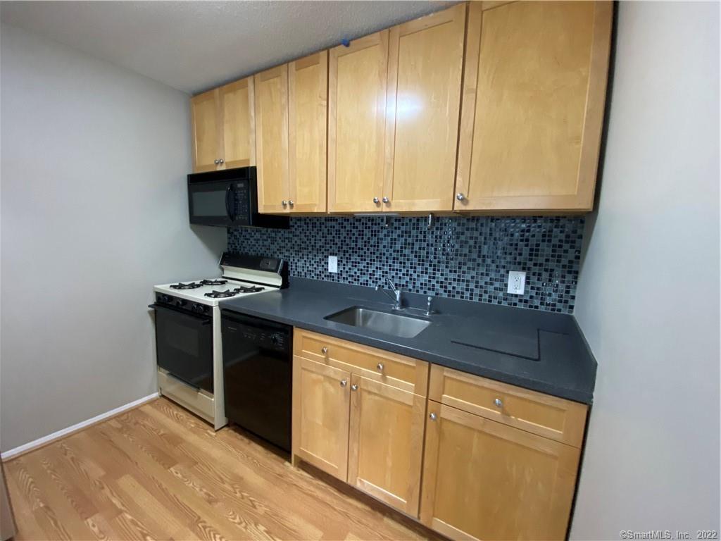 7 Redwood Lane, Unit 7 Ridgefield, CT 06877 - Photo 10 of 20