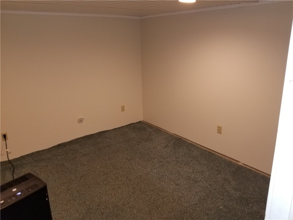 647 Weaver Hill Road Coventry, RI 02816 - Photo 23 of 27