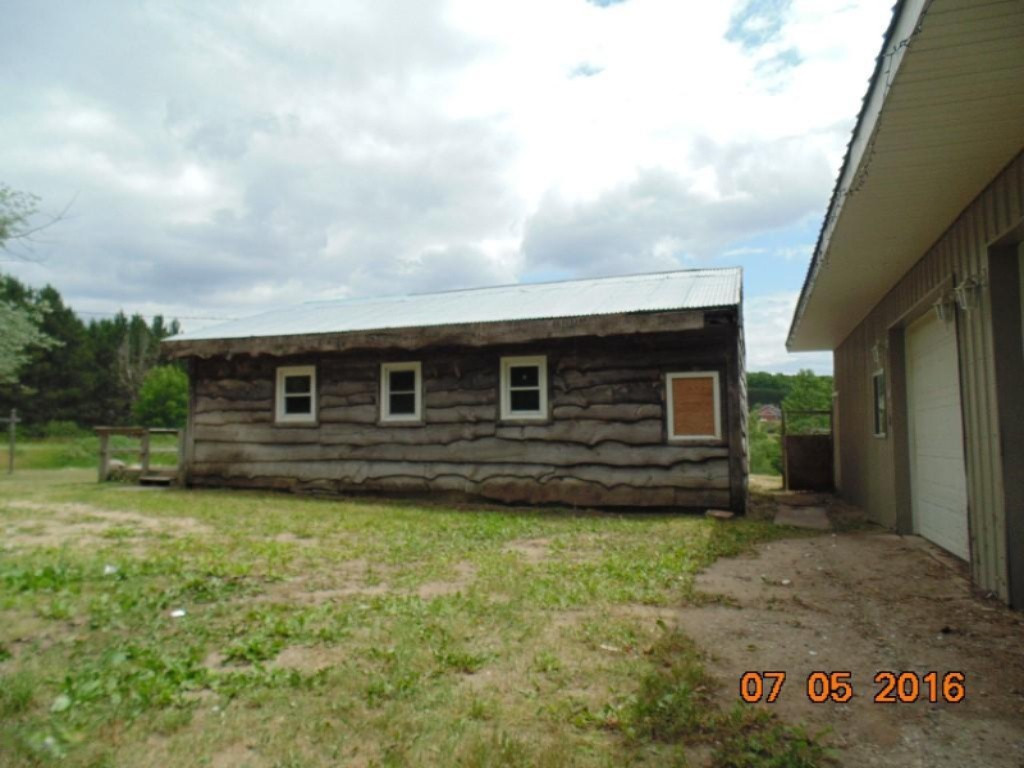 7485 West 48 Road Cadillac, MI 49601 - Photo 14 of 14 right side