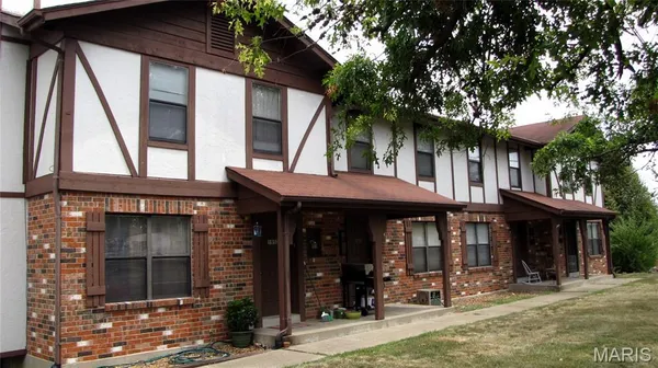 $1,700 | 195 North Service Road, Unit C, St. Peters, MO 63376