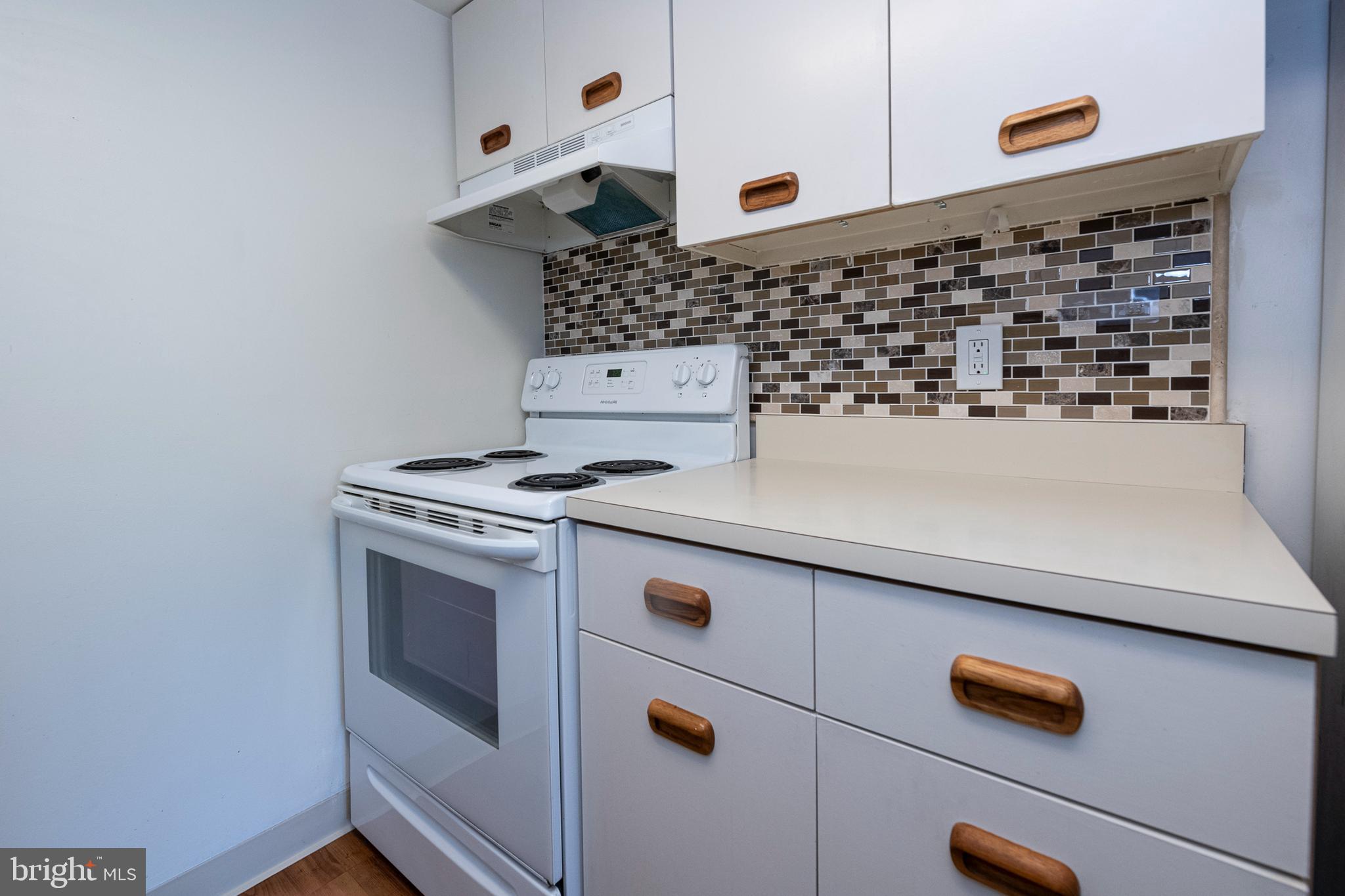 700 Avondale Road, Unit 6H Wallingford, PA 19086 - Photo 14 of 26 Kitchen