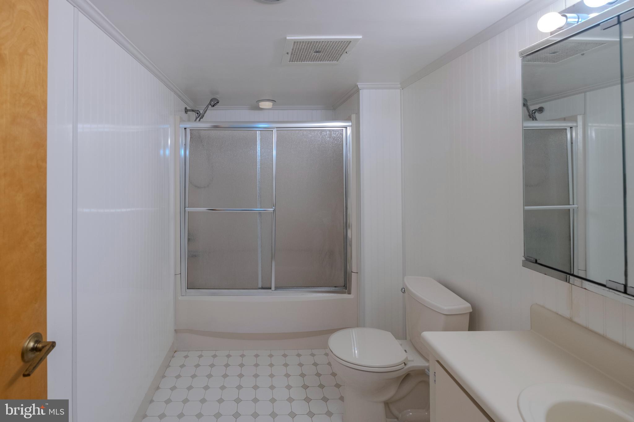 700 Avondale Road, Unit 6H Wallingford, PA 19086 - Photo 20 of 26 Bathroom
