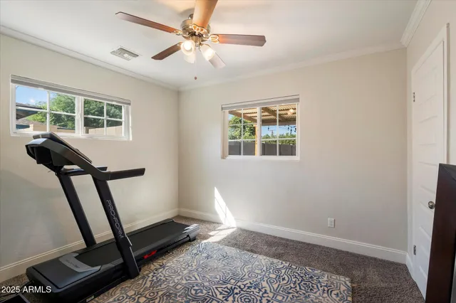 a view of entryway with a workspace