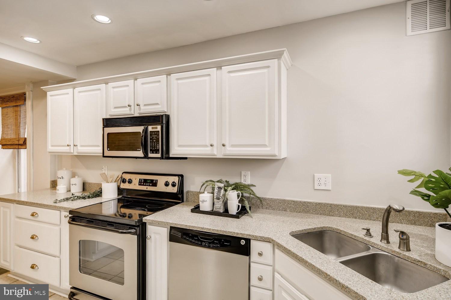 1416 Riverside Avenue Baltimore, MD 21230 - Photo 11 of 33