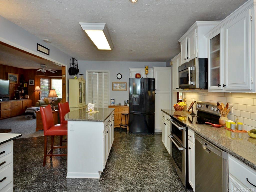 198 Highland Road Waynesville, NC 28786 - Photo 12 of 24 Gallery Image 12