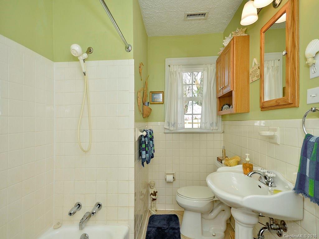 198 Highland Road Waynesville, NC 28786 - Photo 8 of 24 Gallery Image 8