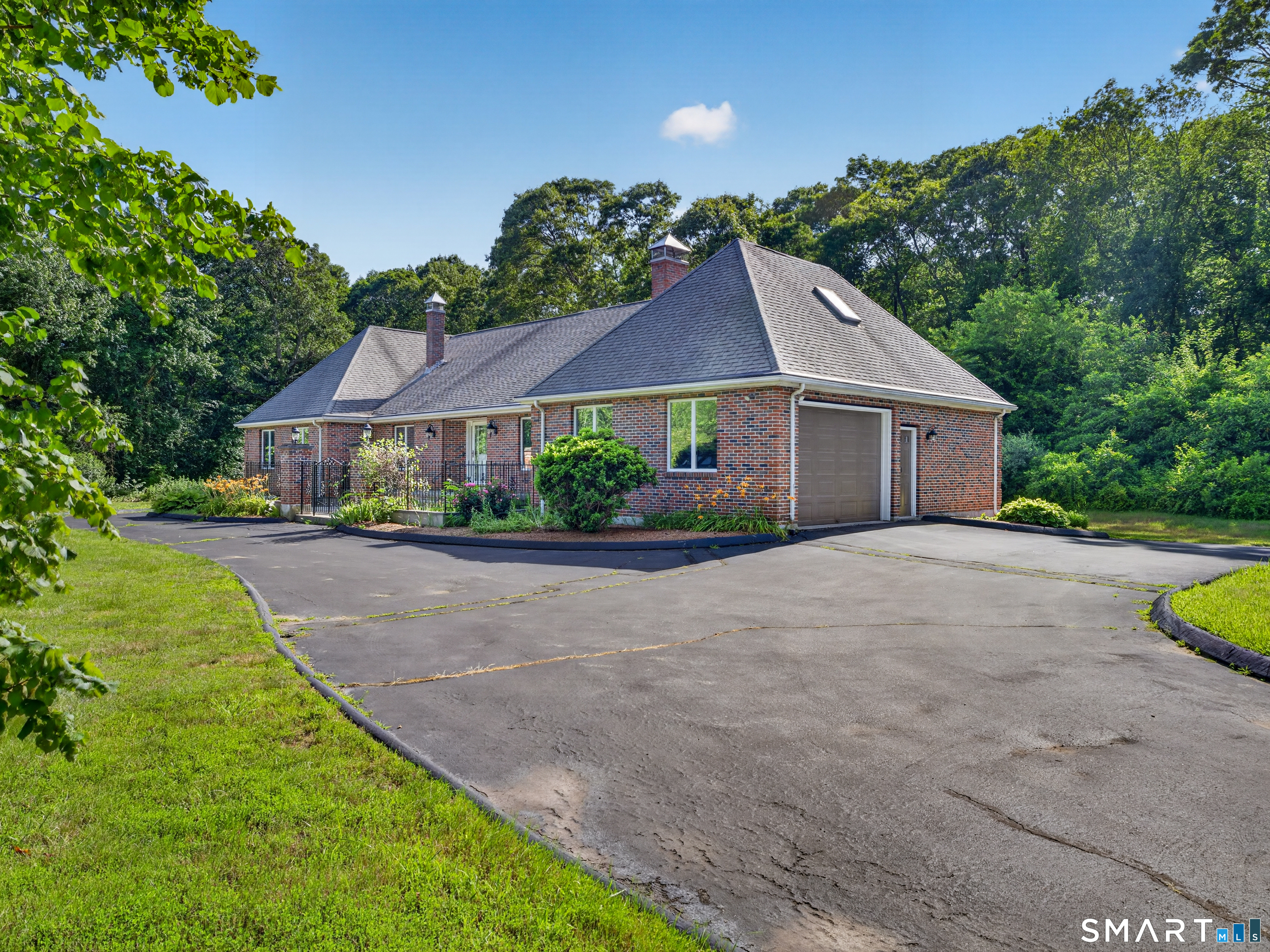 475 Meridian St Extension Groton, CT 06340 - Photo 4 of 40
