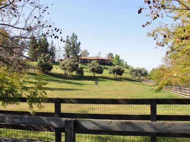 1082 Capra Way Fallbrook, CA 92028 - Photo 2 of 8