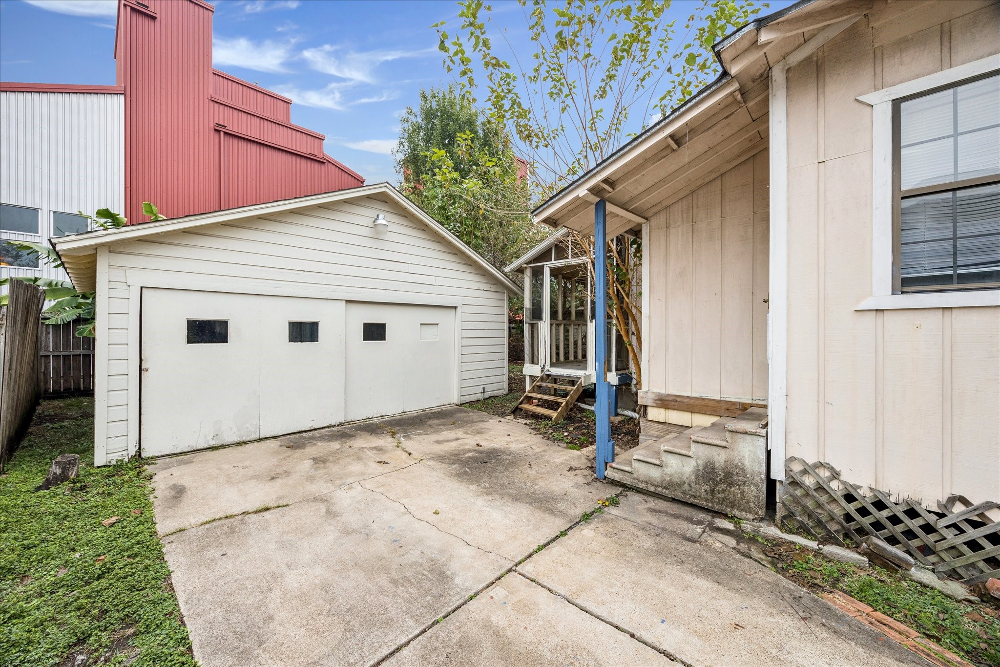 2909 Sherman Street Houston, TX 77003 - Photo 4 of 9 a view of a house with a backyard