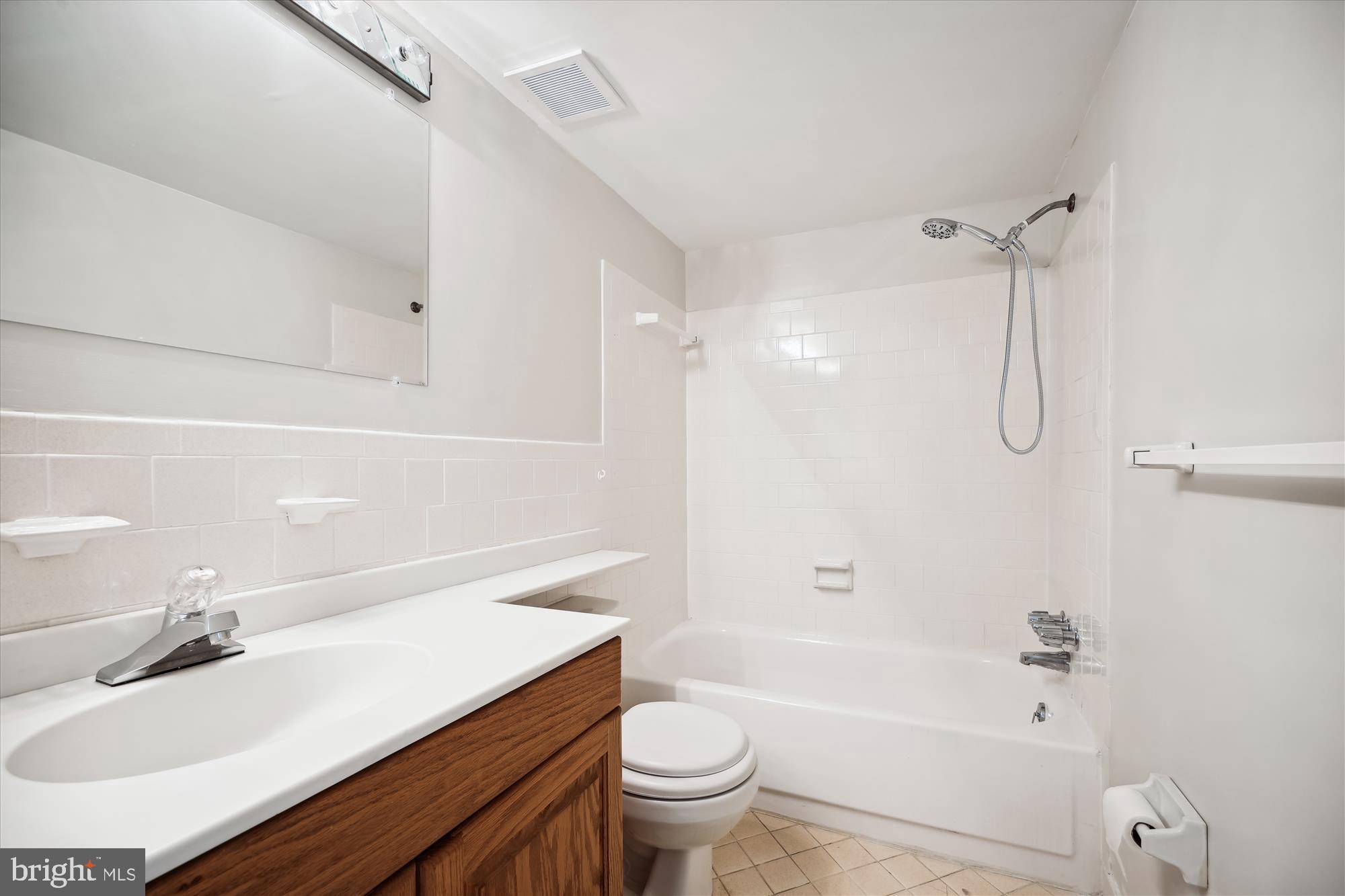 2113 Walsh View Terrace, Unit 9101 Silver Spring, MD 20902 - Photo 24 of 41 Hall Bath