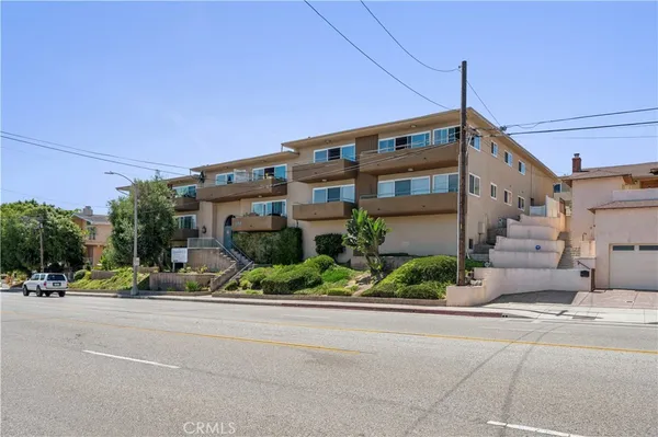 $2,295 | 209 South Prospect Avenue, Unit 108, Redondo Beach, CA 90277