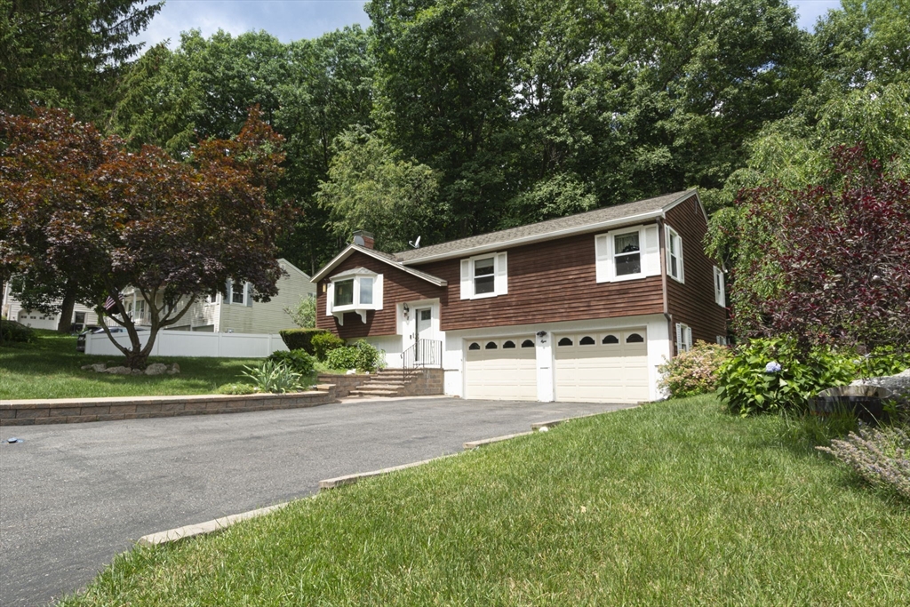 8 Cedar Road Holden, MA 01520 - Photo 3 of 34 Gallery Image 3