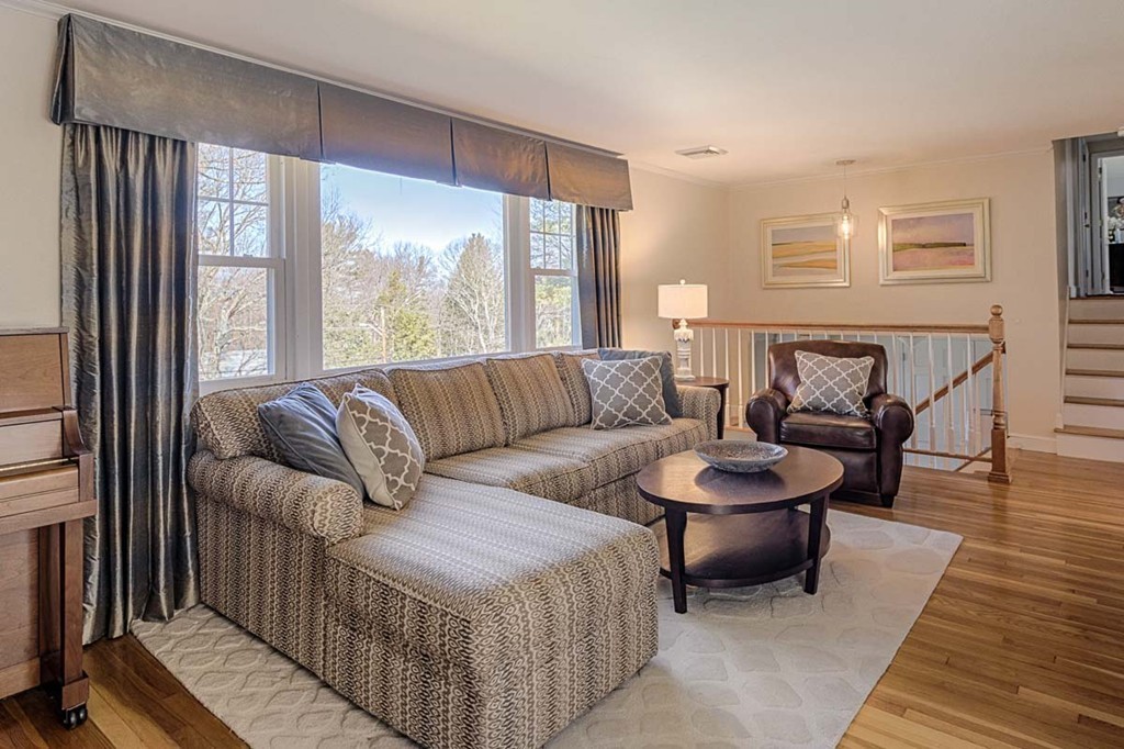 8 Tara Road Southborough, MA 01772 - Photo 4 of 26 Gallery Image 4