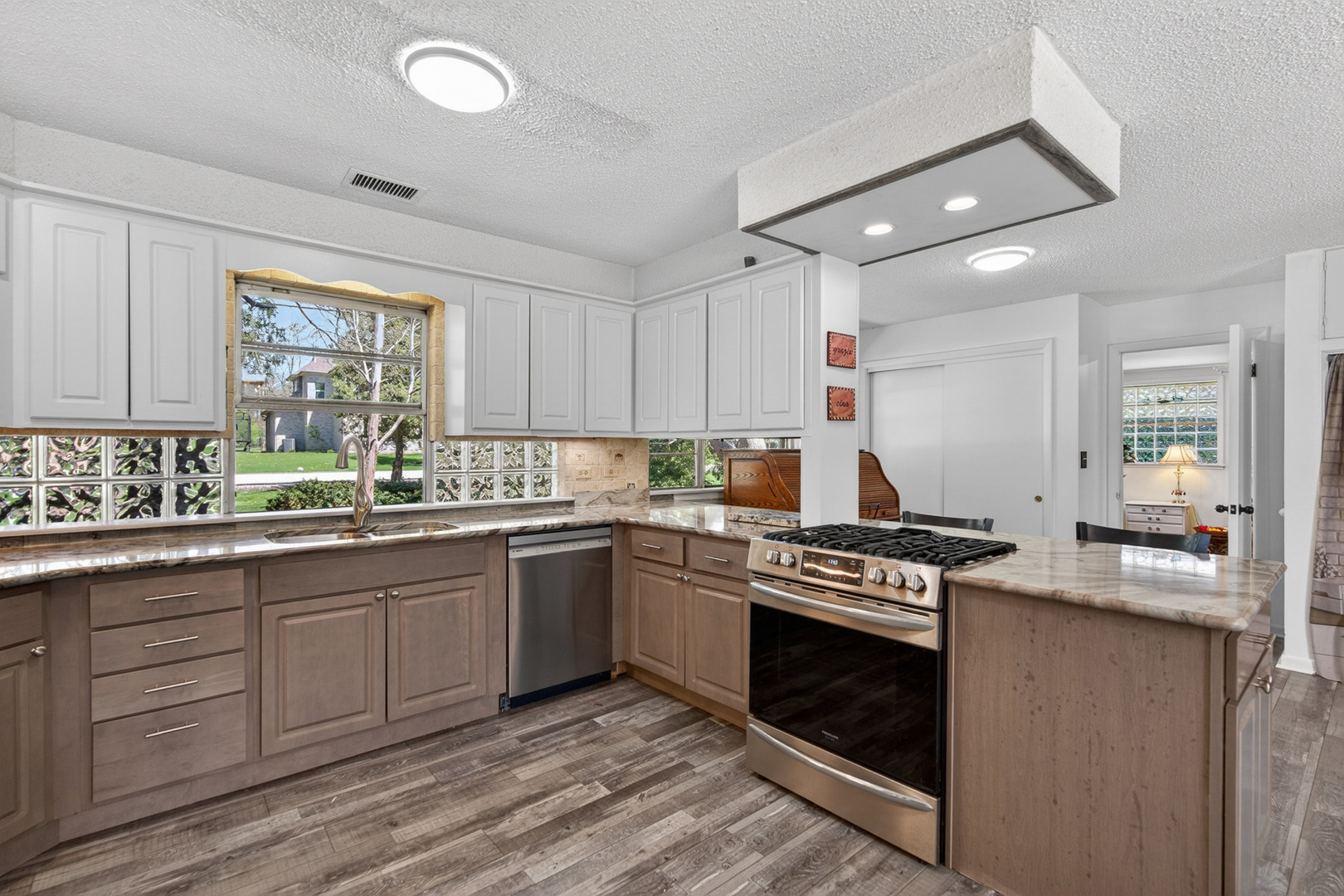 1931 Oakwood Road Northbrook, IL 60062 - Photo 10 of 24 Gallery Image 10