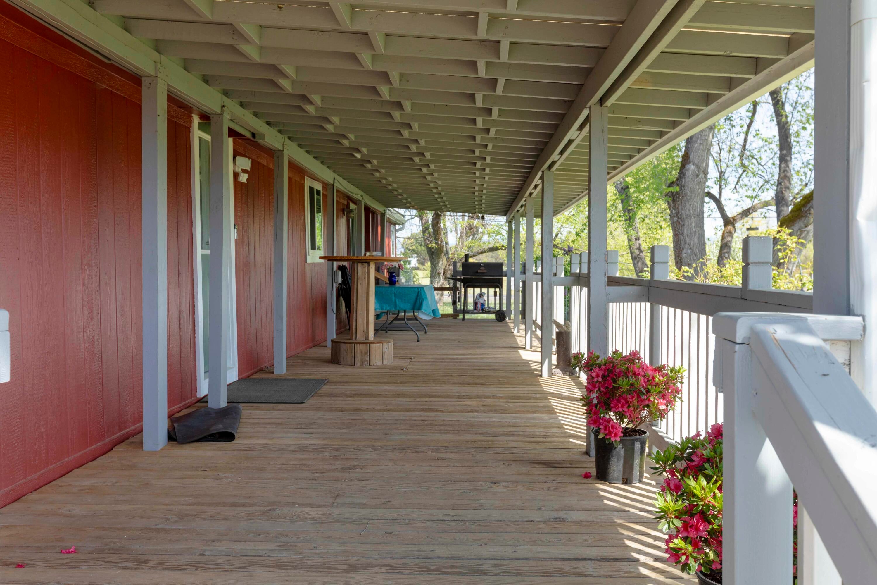 5225 Dodge Road White City, OR 97503 - Photo 36 of 49 Nice Deck