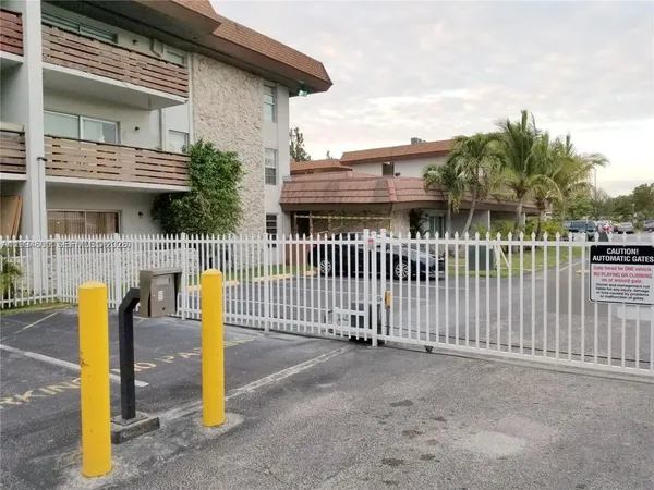 $1,800 | 7483 Southwest 82nd Street, Unit A203, Miami, FL 33143