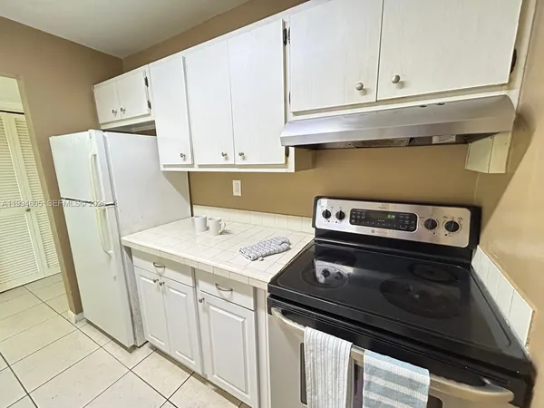 $1,800 | 7483 Southwest 82nd Street, Unit A203, Miami, FL 33143
