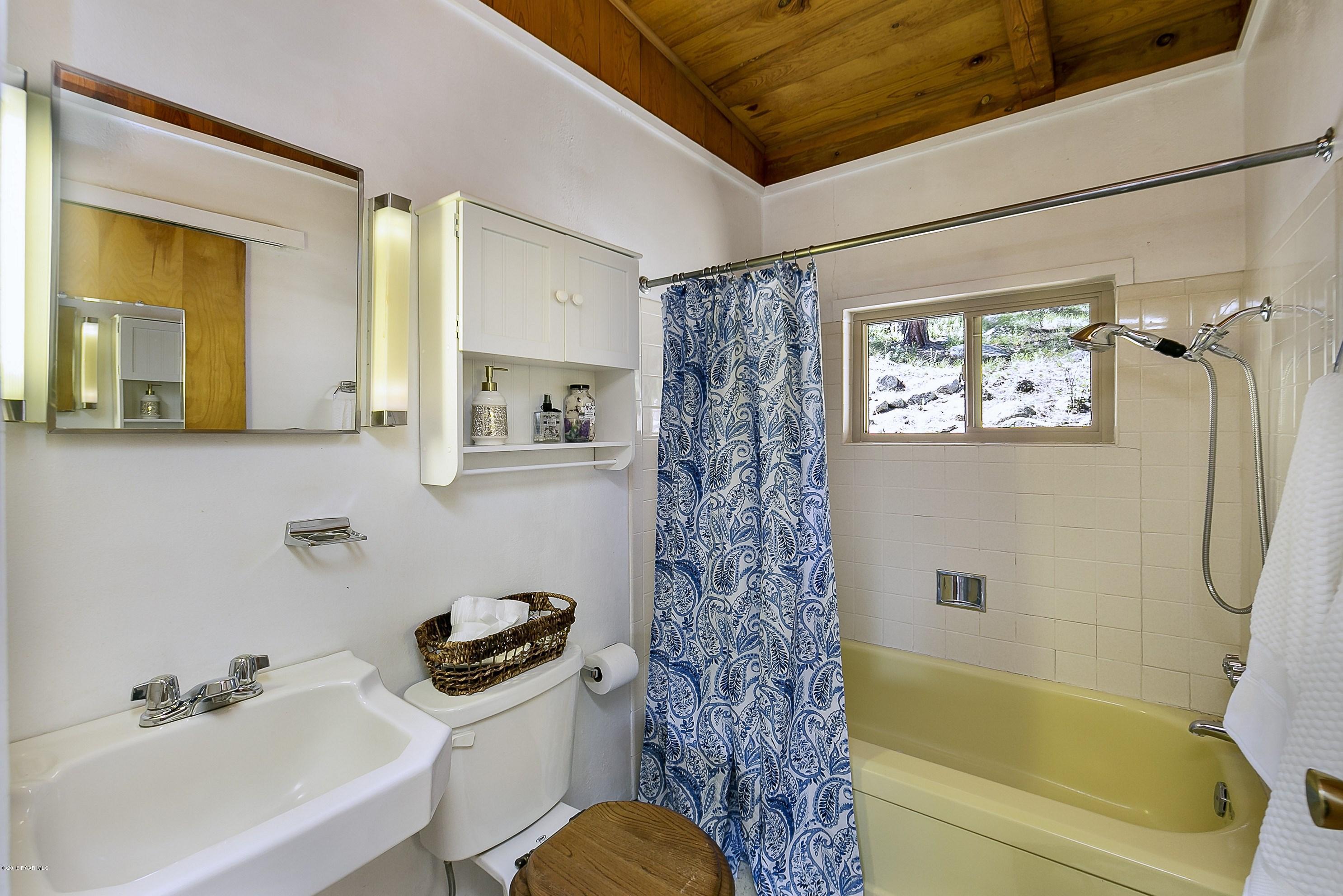 1835 Idylwild Road Prescott, AZ 86305 - Photo 17 of 26 Idylwild full bath